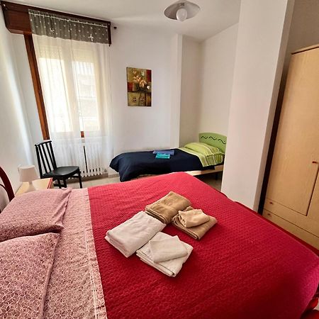 Good House- Ampio Appartamento Vicino Al Mare Ріміні Екстер'єр фото