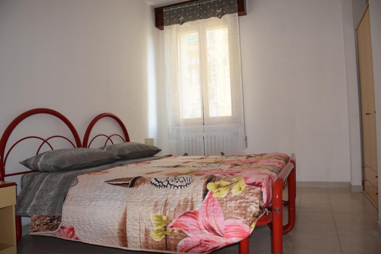 Good House- Ampio Appartamento Vicino Al Mare Ріміні Екстер'єр фото