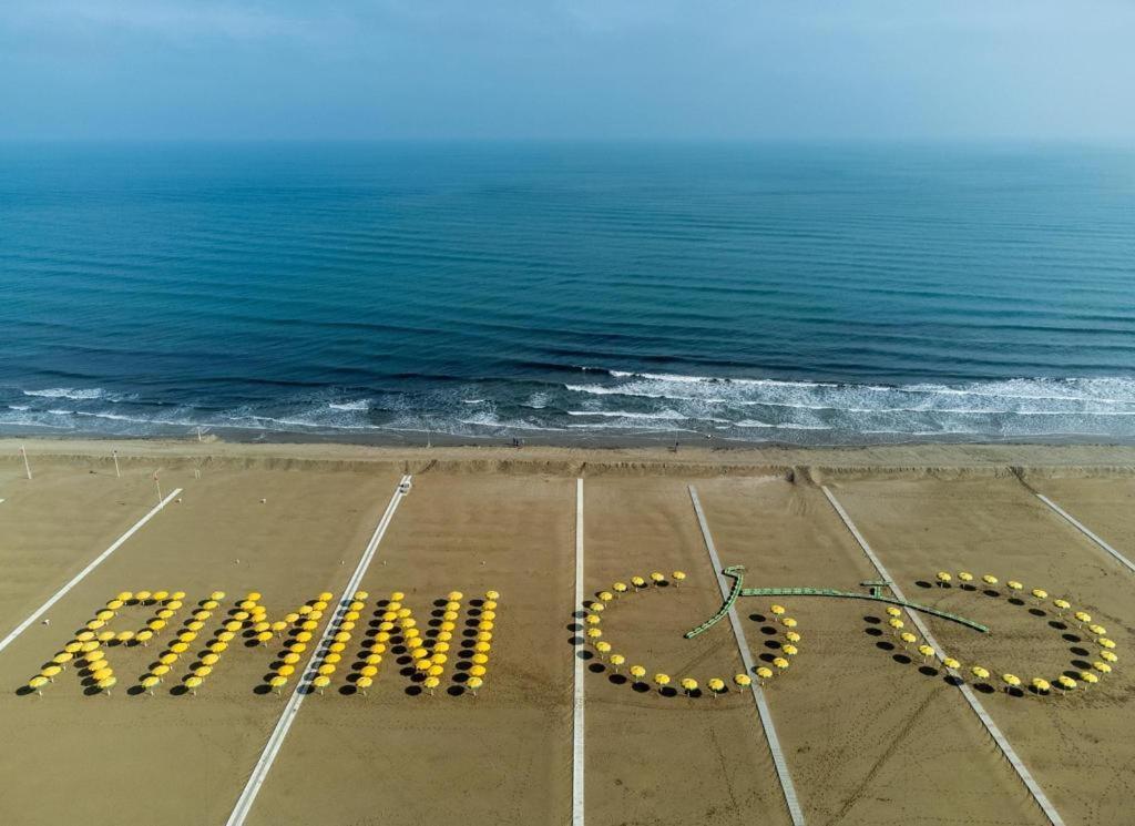 Good House- Ampio Appartamento Vicino Al Mare Ріміні Екстер'єр фото