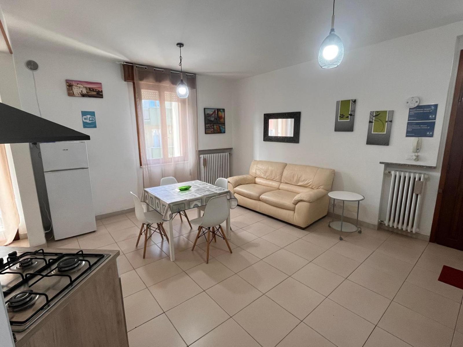 Good House- Ampio Appartamento Vicino Al Mare Ріміні Екстер'єр фото